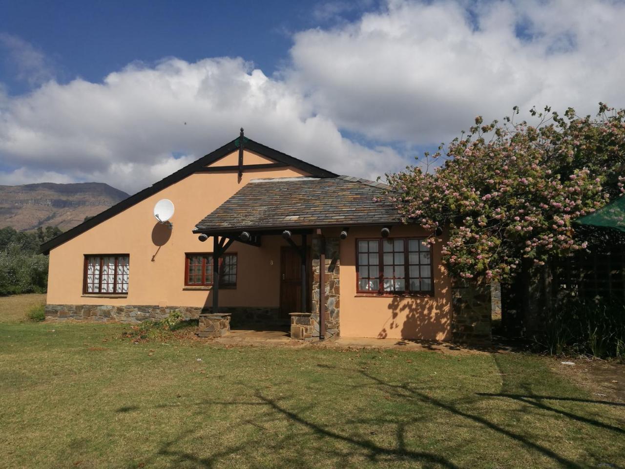 Wits End Mountain Resort Champagne Valley Exterior photo